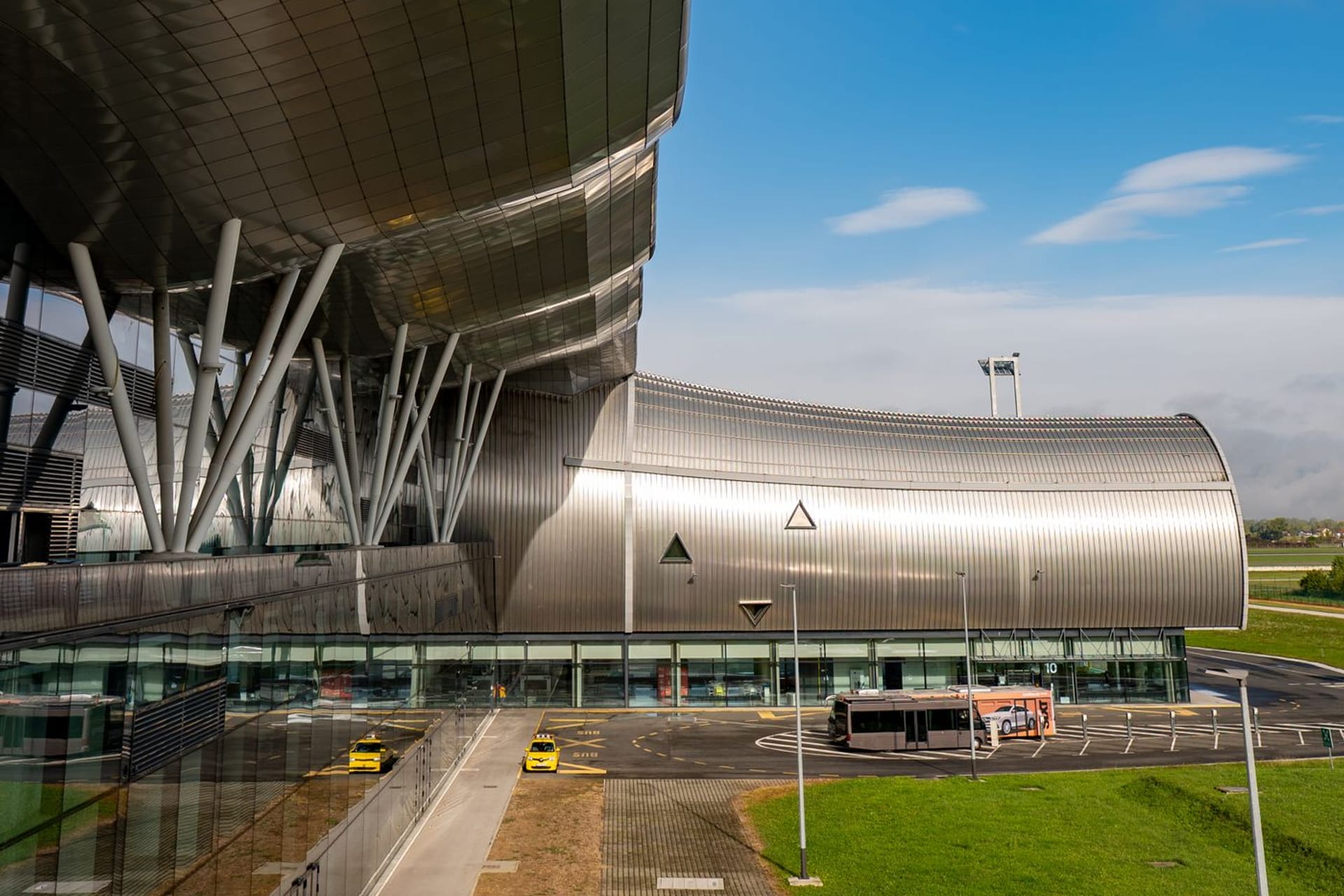 Airport Transfers Edinburgh (EDI)